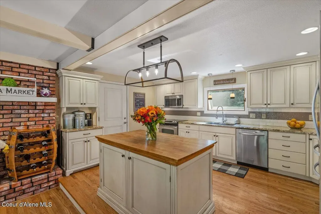 12321 N Sherwood Court Hayden ID 83835