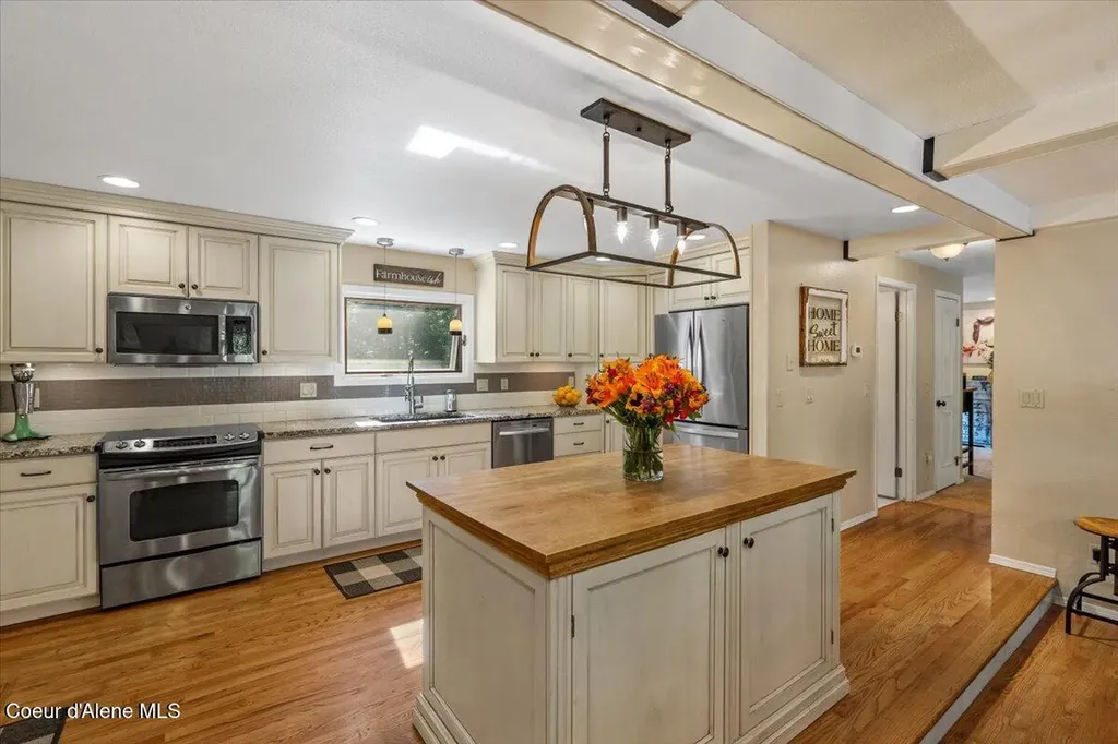 12321 N Sherwood Court Hayden ID 83835
