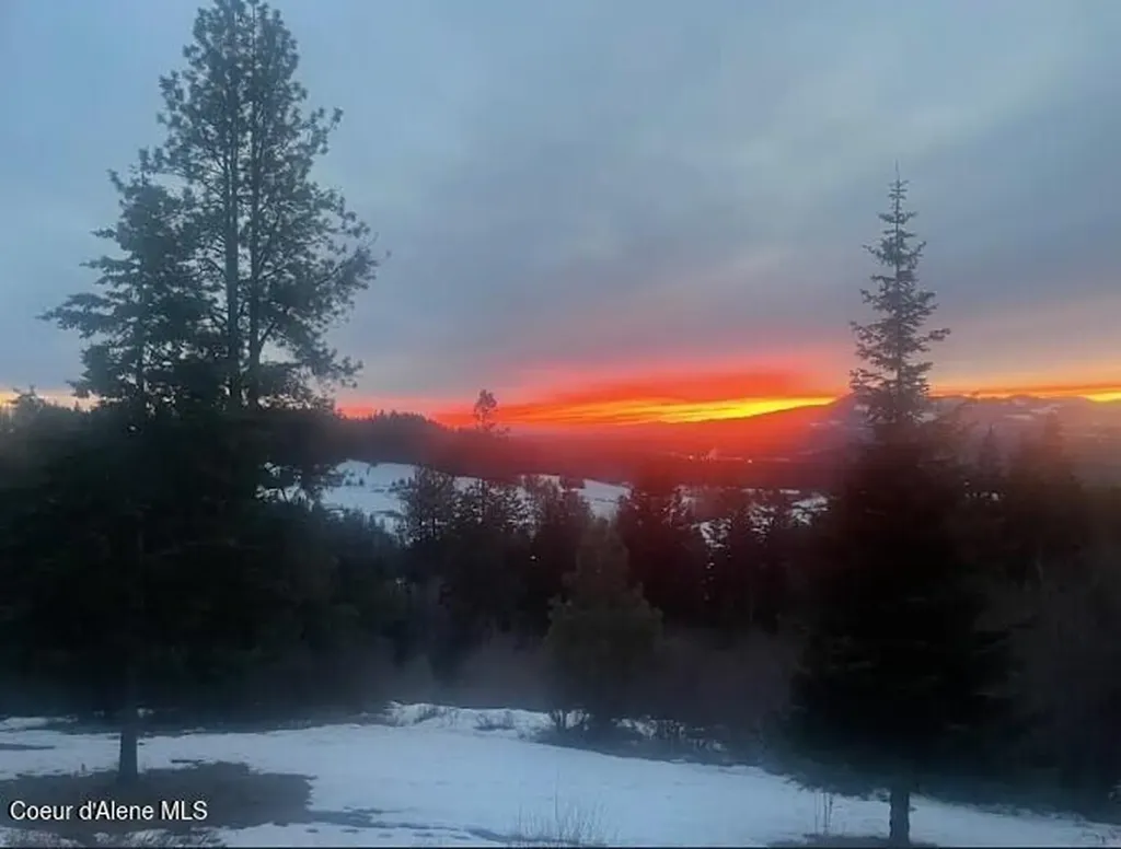 21160 N Corbin Hill Road Hayden ID 83835