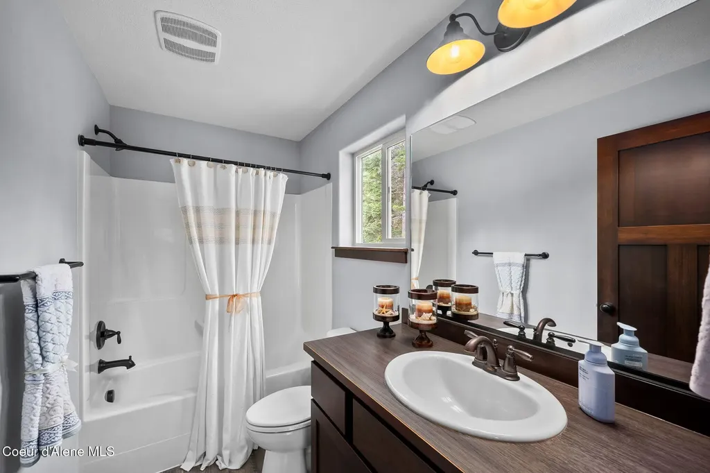 11683 E Whitetail Drive Athol ID 83801