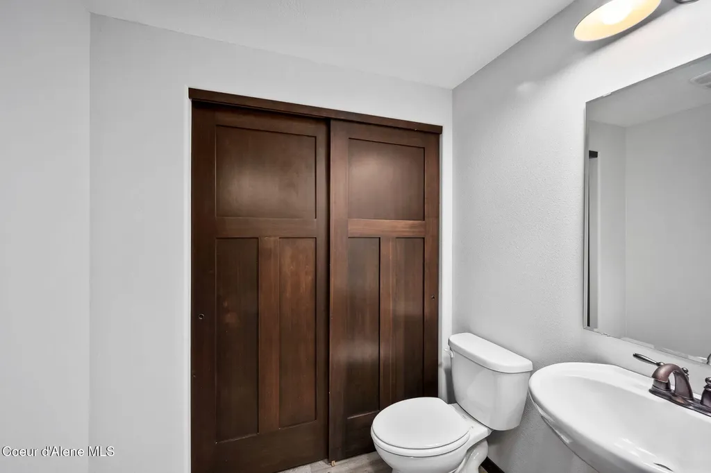 11683 E Whitetail Drive Athol ID 83801