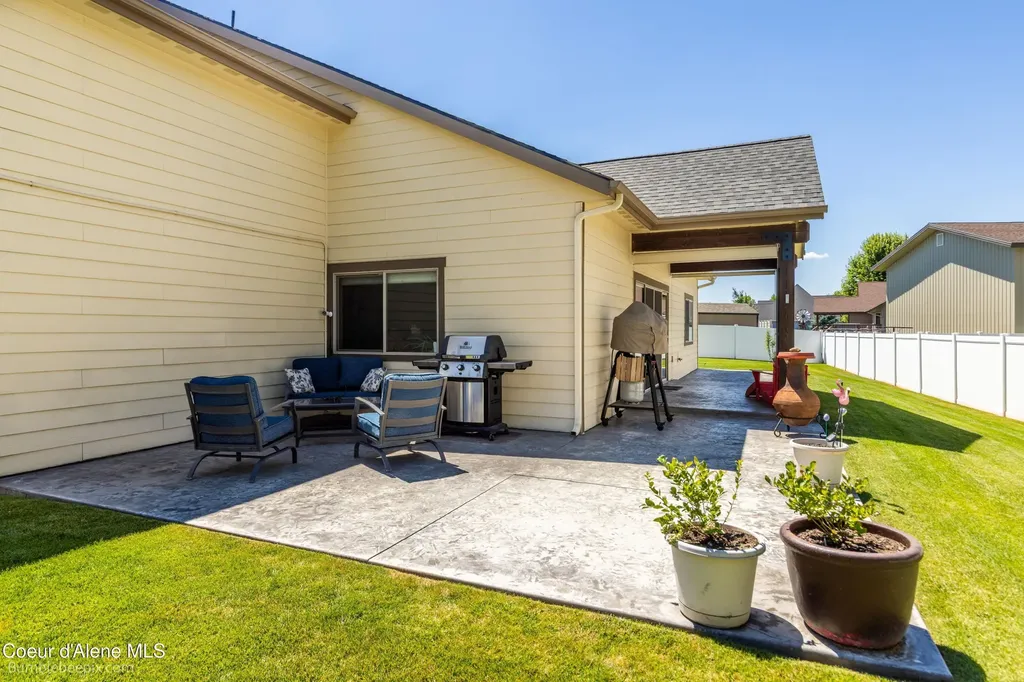 1402 W Wayward Circle Post Falls ID 83854
