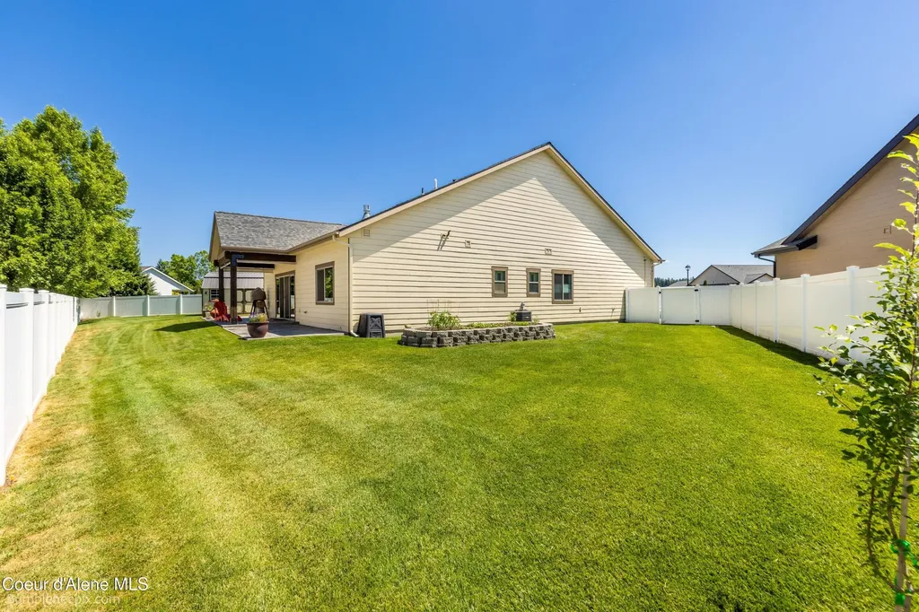 1402 W Wayward Circle Post Falls ID 83854
