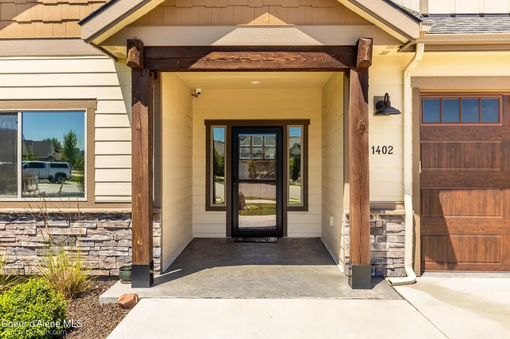 1402 W Wayward Circle Post Falls ID 83854