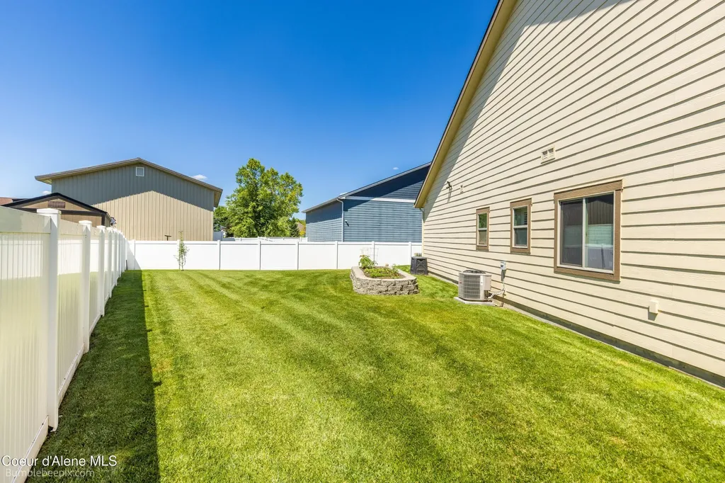 1402 W Wayward Circle Post Falls ID 83854