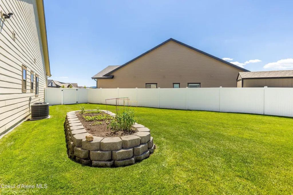 1402 W Wayward Circle Post Falls ID 83854