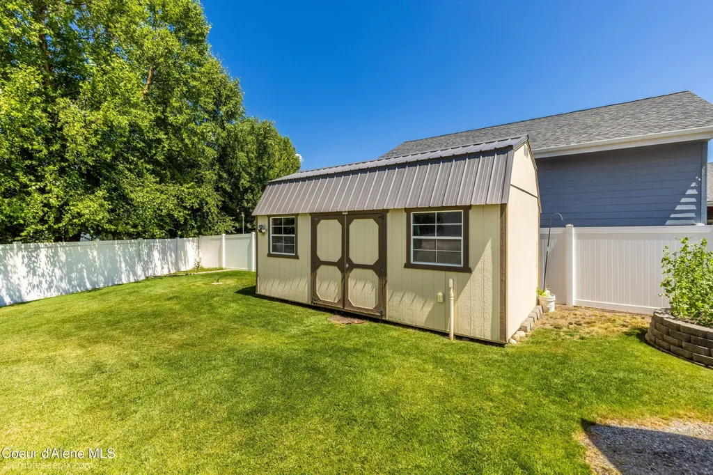 1402 W Wayward Circle Post Falls ID 83854