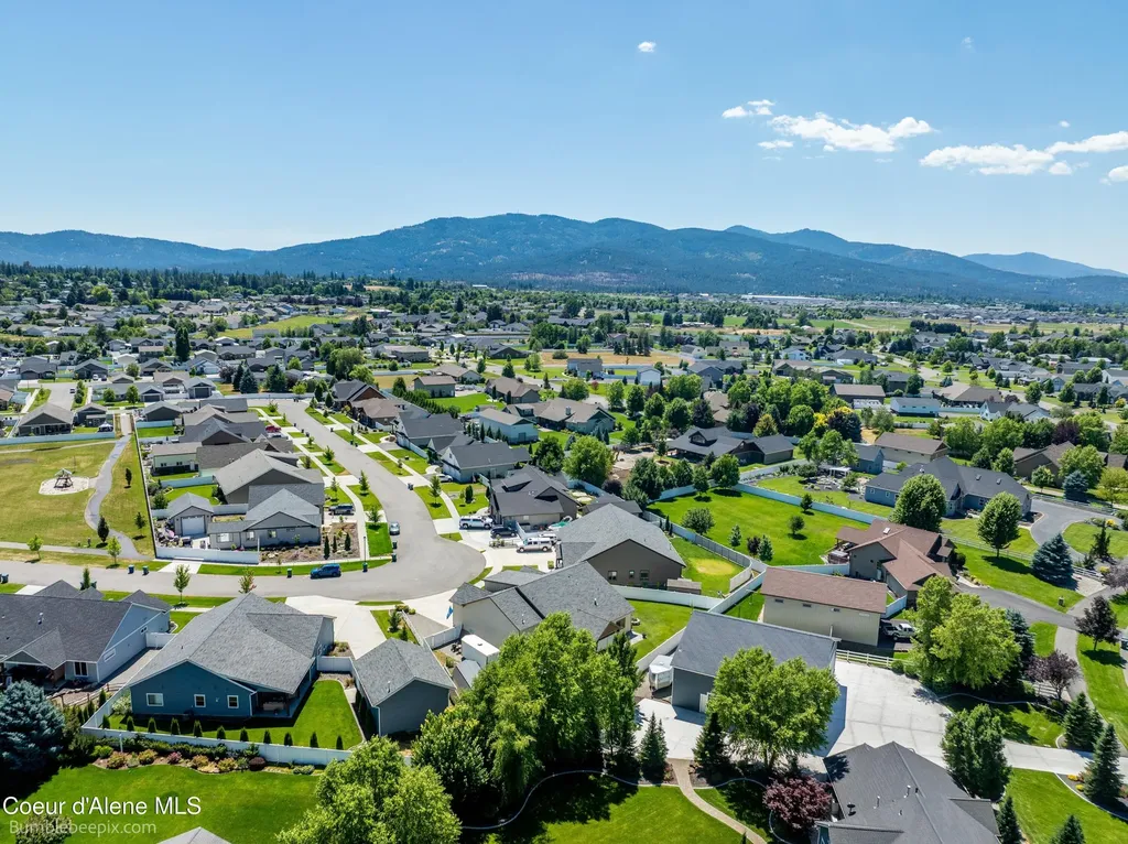 1402 W Wayward Circle Post Falls ID 83854