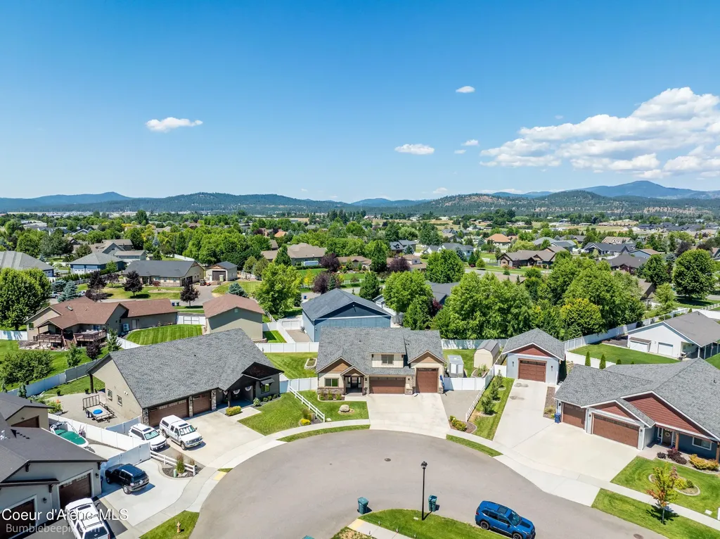 1402 W Wayward Circle Post Falls ID 83854