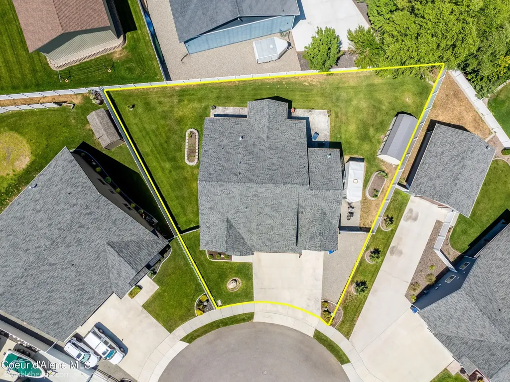 1402 W Wayward Circle Post Falls ID 83854