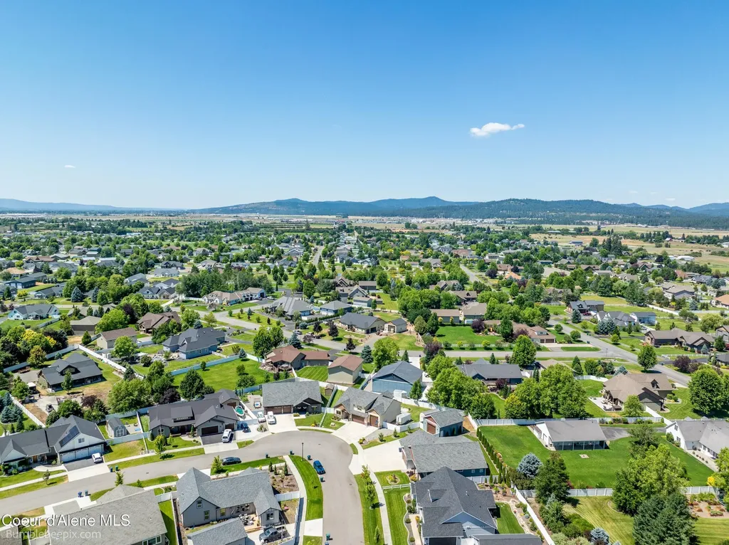 1402 W Wayward Circle Post Falls ID 83854