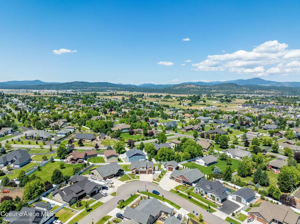 1402 W Wayward Circle Post Falls ID 83854