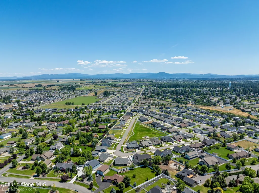 1402 W Wayward Circle Post Falls ID 83854