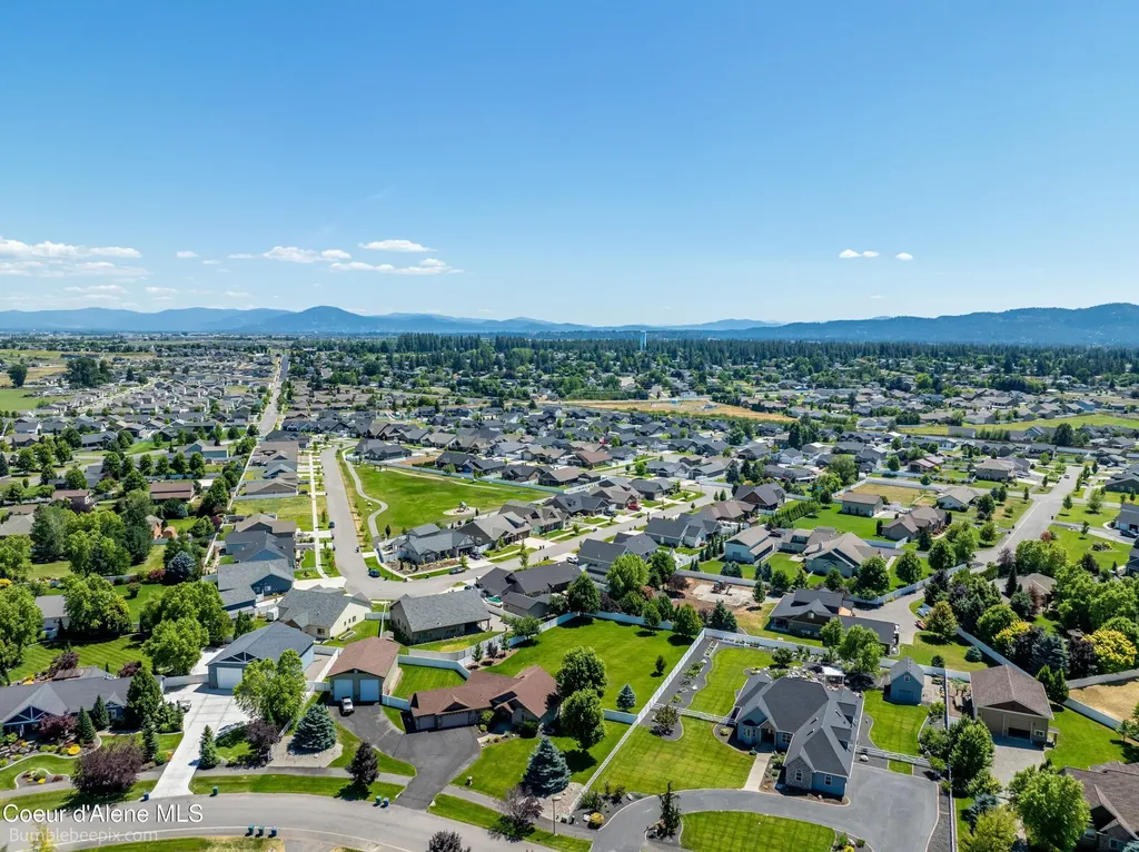 1402 W Wayward Circle Post Falls ID 83854