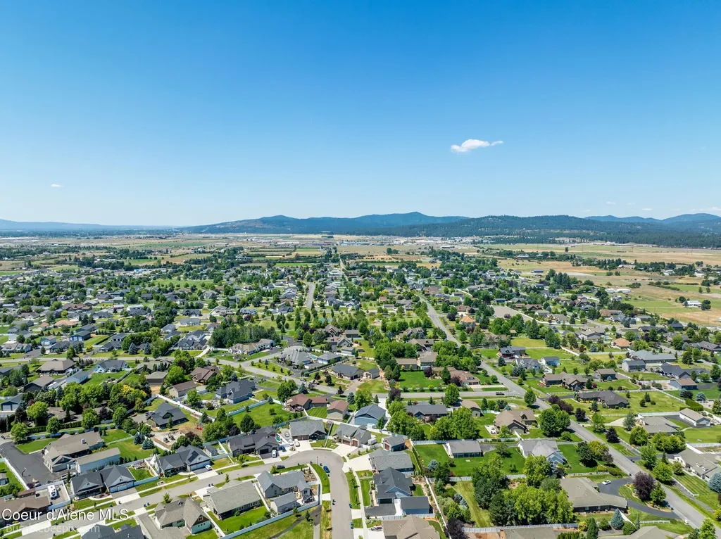 1402 W Wayward Circle Post Falls ID 83854