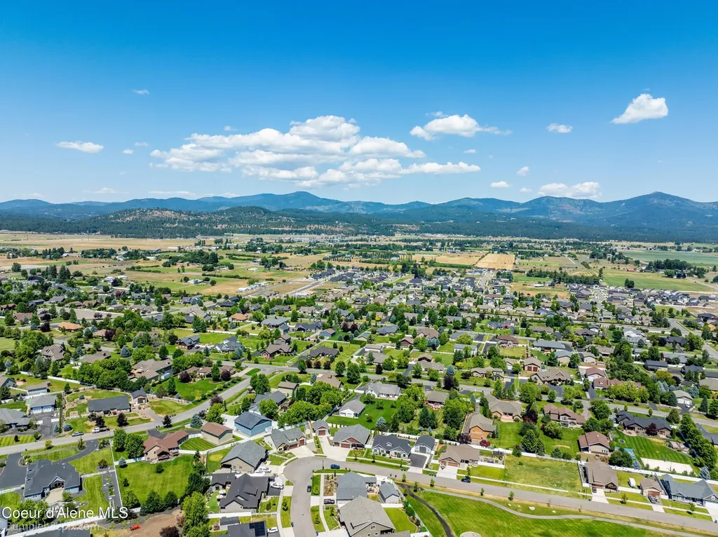 1402 W Wayward Circle Post Falls ID 83854