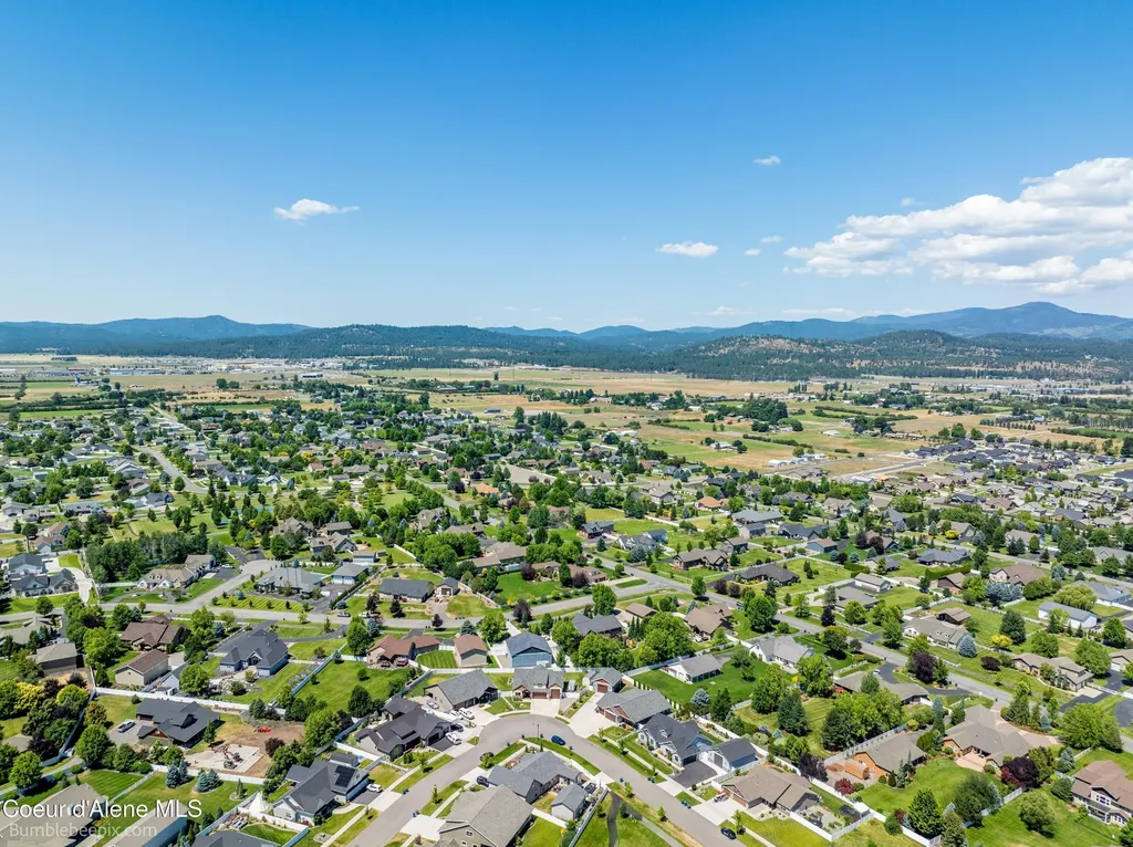 1402 W Wayward Circle Post Falls ID 83854