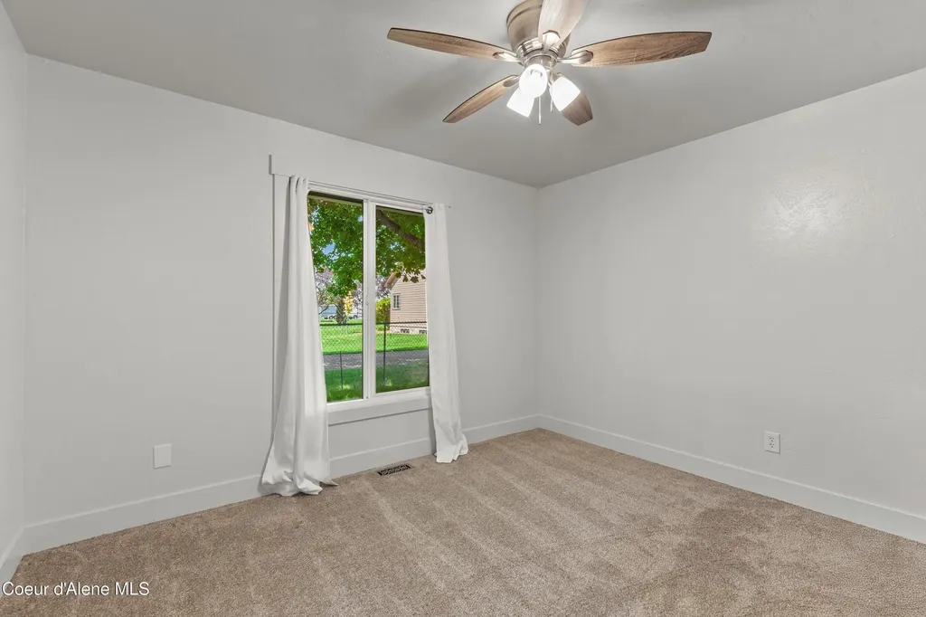 1323 E Deerhaven Avenue Dalton Gardens ID 83815