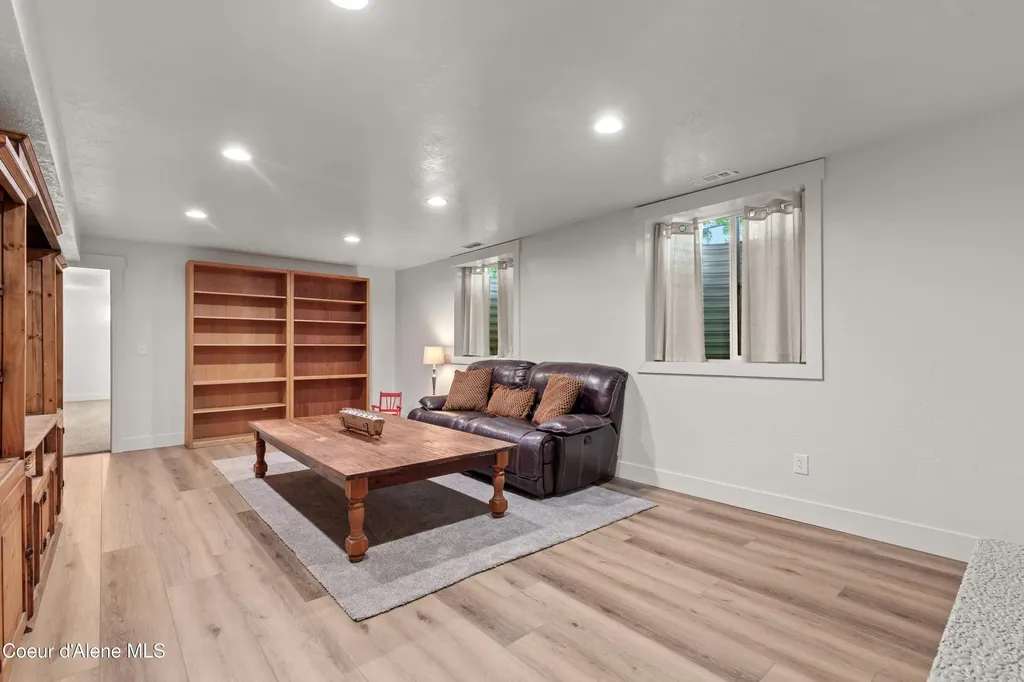 1323 E Deerhaven Avenue Dalton Gardens ID 83815