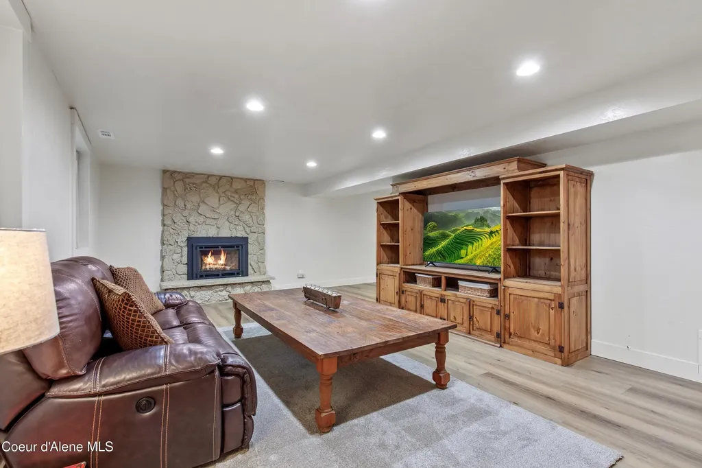 1323 E Deerhaven Avenue Dalton Gardens ID 83815