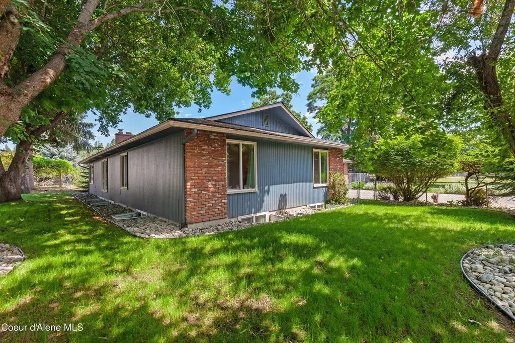 1323 E Deerhaven Avenue Dalton Gardens ID 83815
