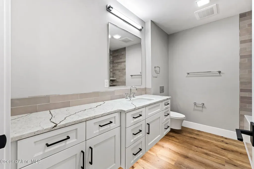 802 Sandpoint Avenue Sandpoint ID 83864
