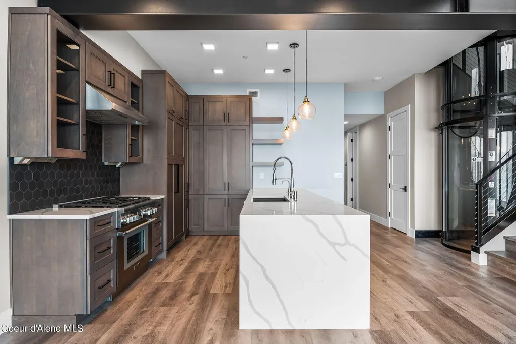 802 Sandpoint Avenue Sandpoint ID 83864