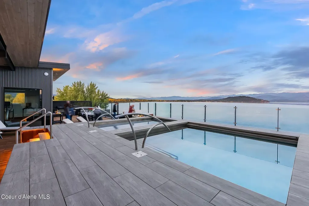 802 Sandpoint Avenue Sandpoint ID 83864
