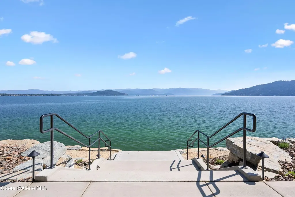 802 Sandpoint Avenue Sandpoint ID 83864