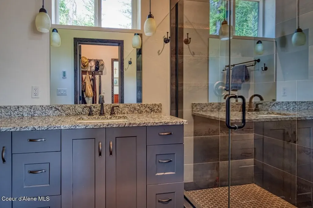 395 Rincon Drive Sandpoint ID 83864