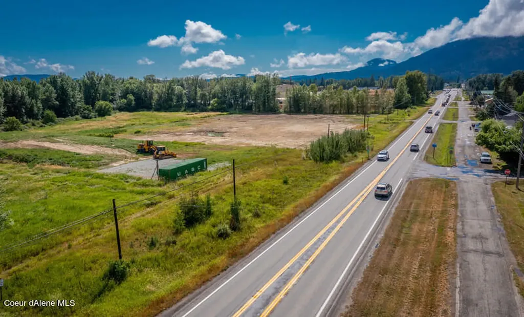 32056 Highway 200 Kootenai ID 83840
