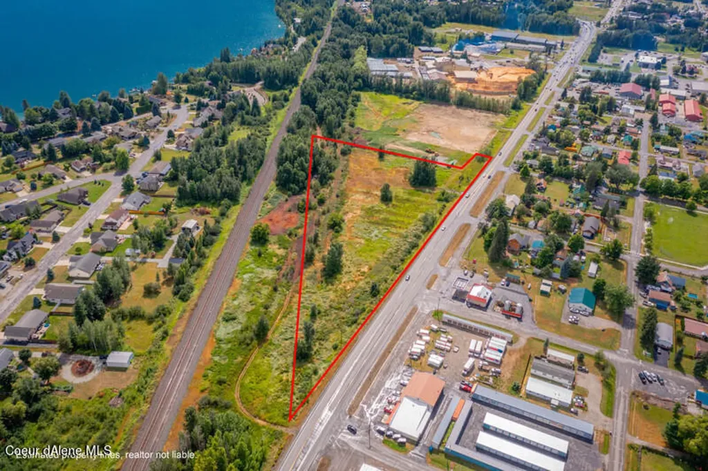 32056 Highway 200 Kootenai ID 83840