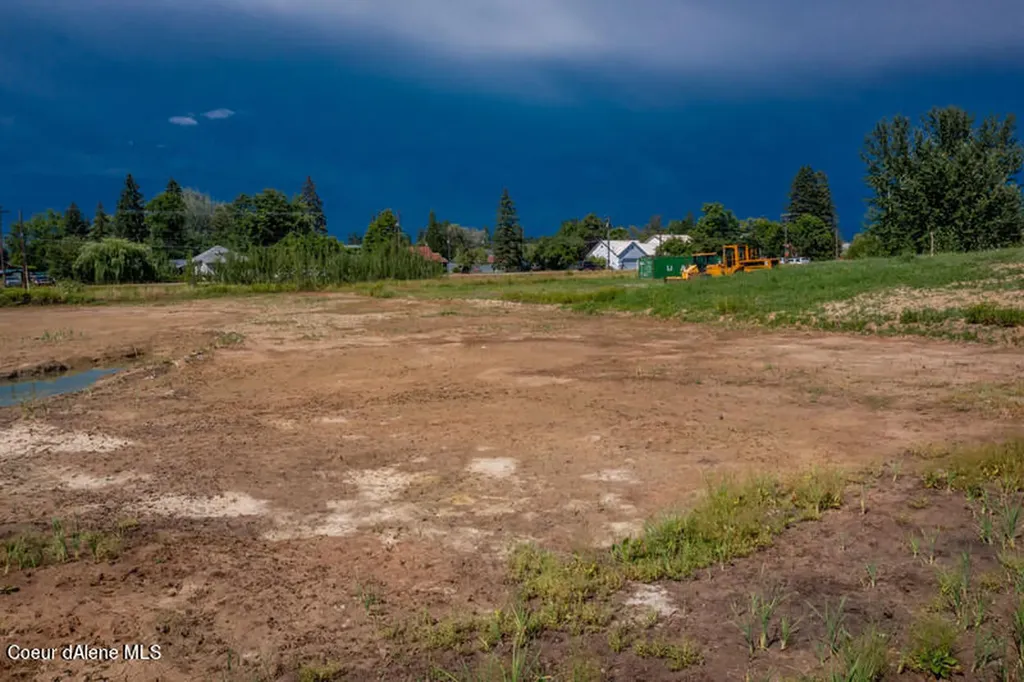 32056 Highway 200 Kootenai ID 83840