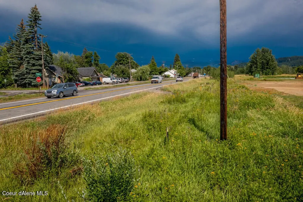 32056 Highway 200 Kootenai ID 83840