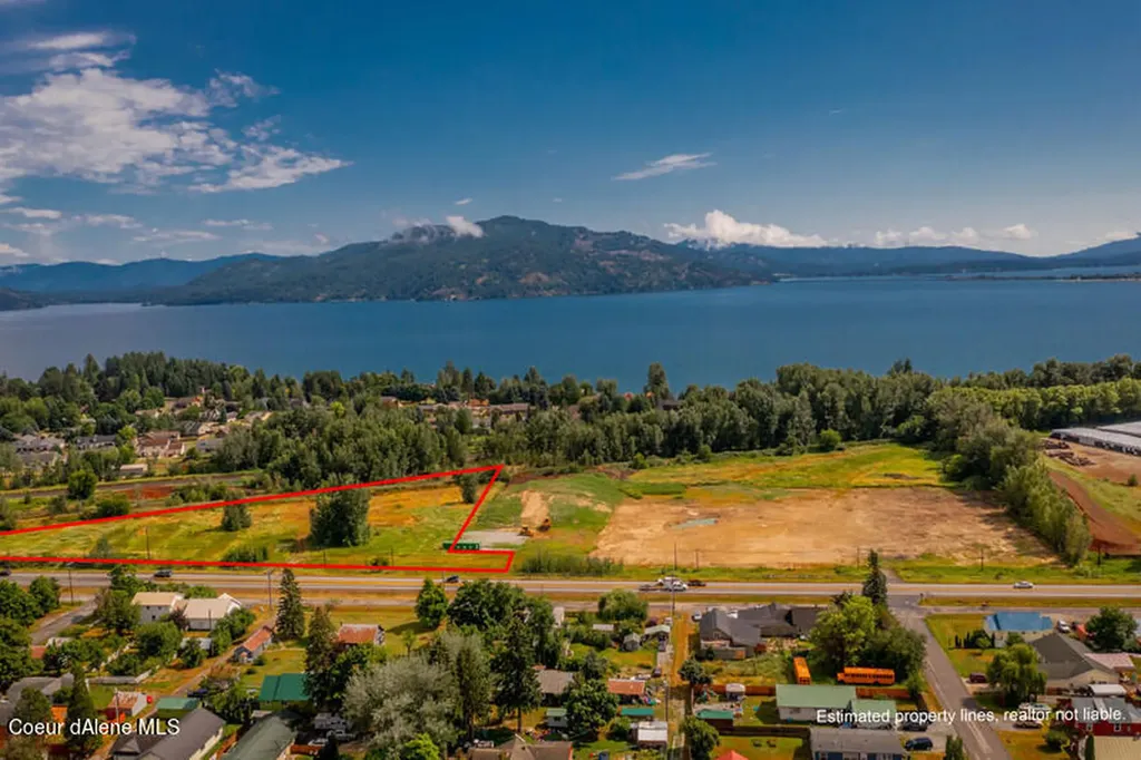 32056 Highway 200 Kootenai ID 83840