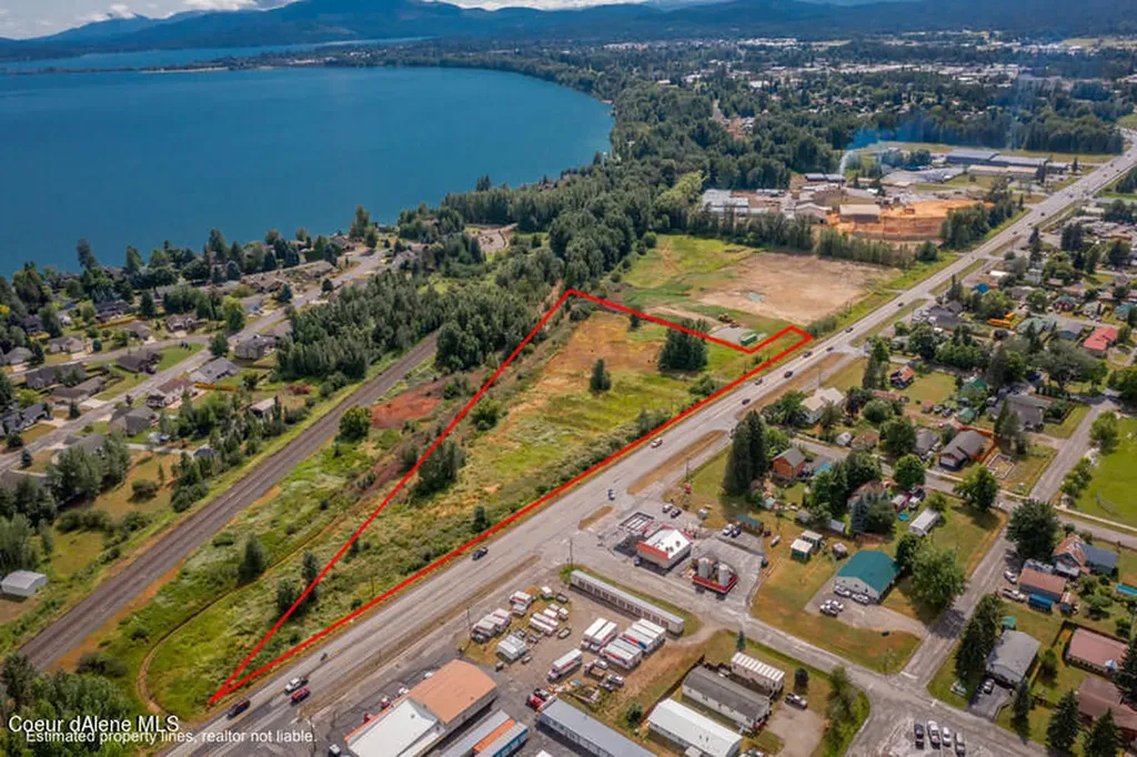 32056 Highway 200 Kootenai ID 83840