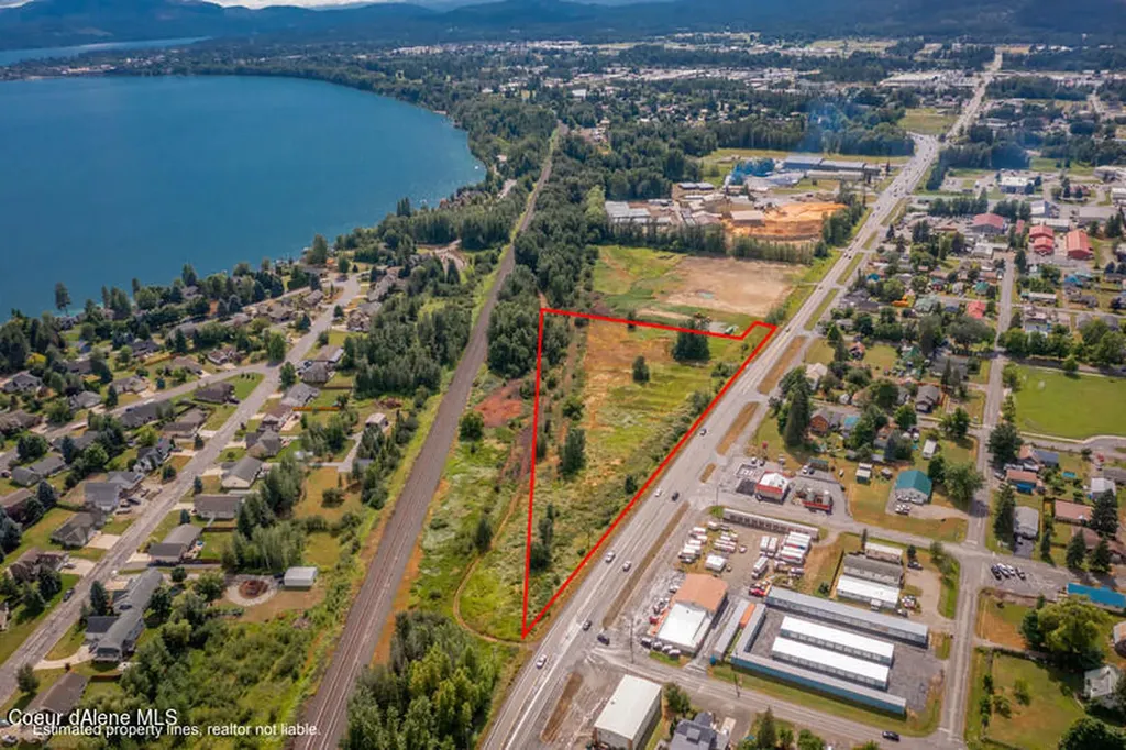 32056 Highway 200 Kootenai ID 83840