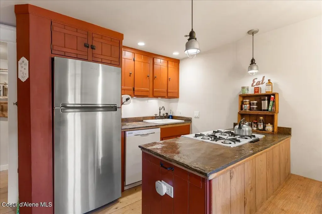 197 Mogul Hill, Unit 6 Sandpoint ID 83864