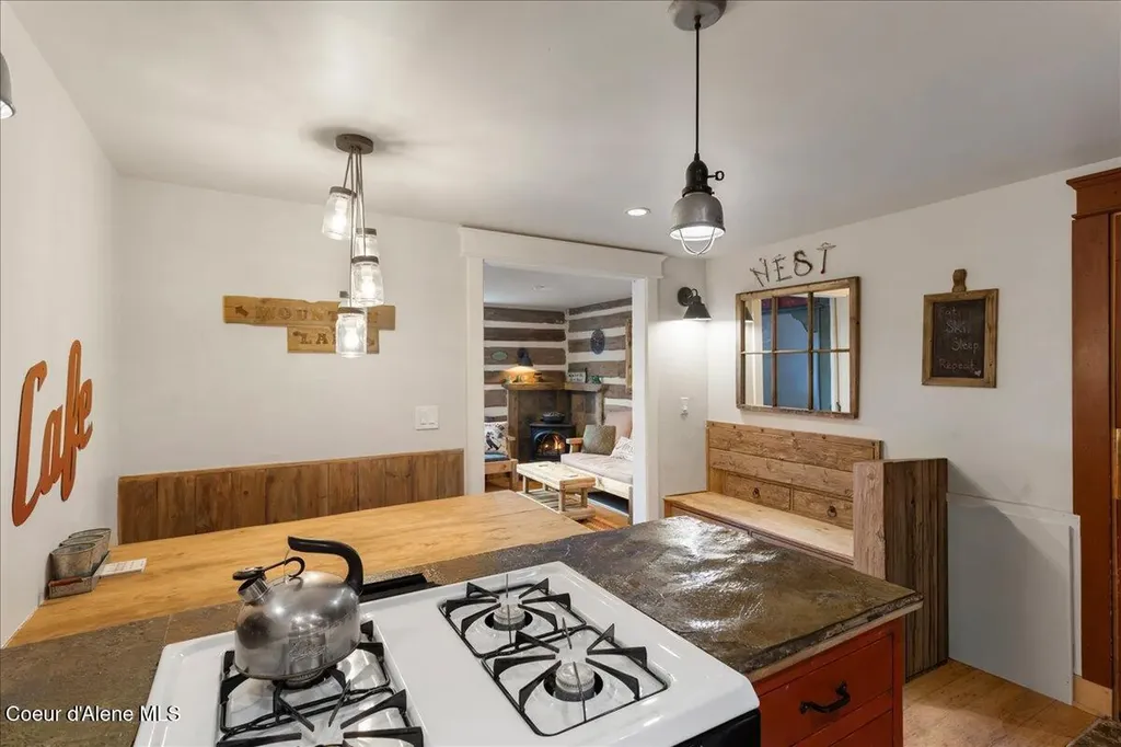 197 Mogul Hill, Unit 6 Sandpoint ID 83864