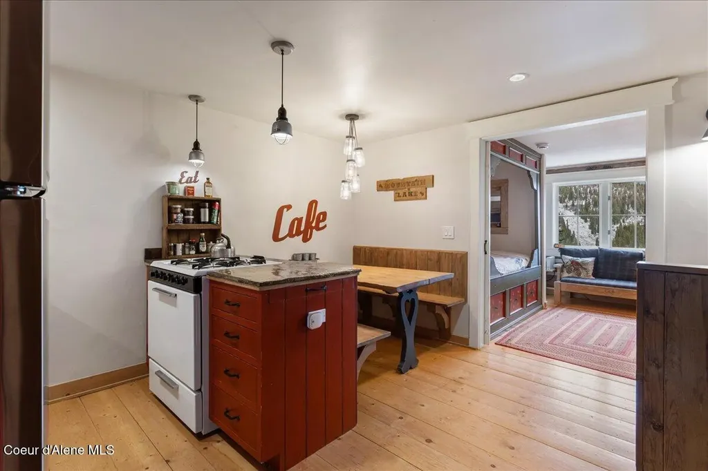 197 Mogul Hill, Unit 6 Sandpoint ID 83864