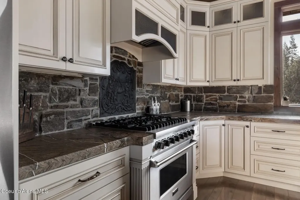 337 W Coon Creek Road Plummer ID 83851