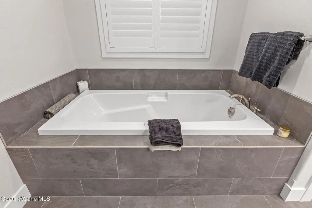 12399 N Meadow Wood Lane Hayden ID 83835