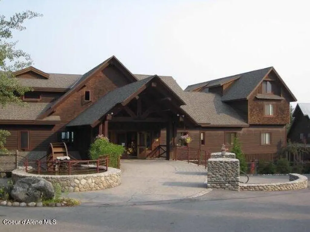 41 Lakeshore Drive Sagle ID 83860