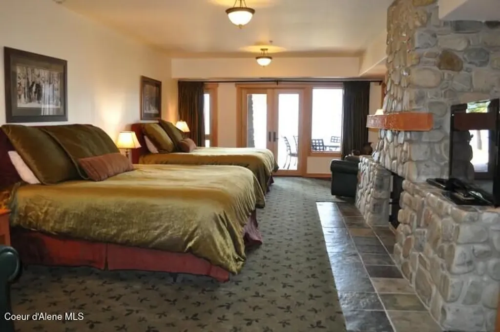 41 Lakeshore Drive Sagle ID 83860