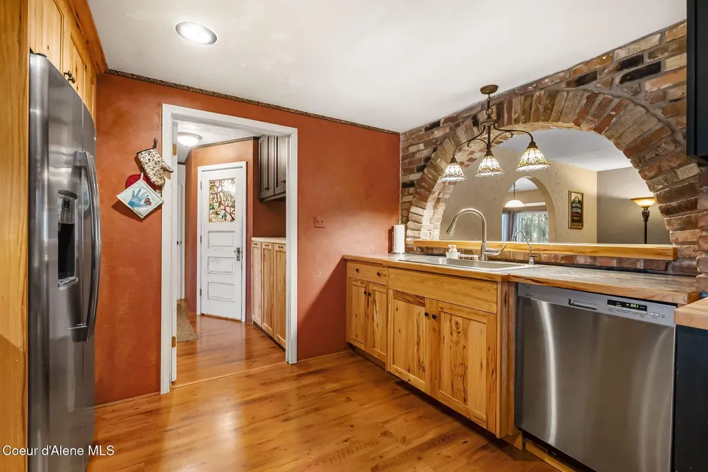 966 N Kootenai Road Sandpoint ID 83864