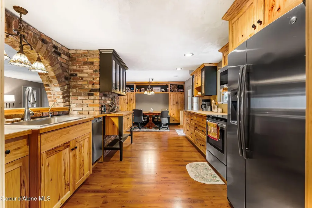 966 N Kootenai Road Sandpoint ID 83864