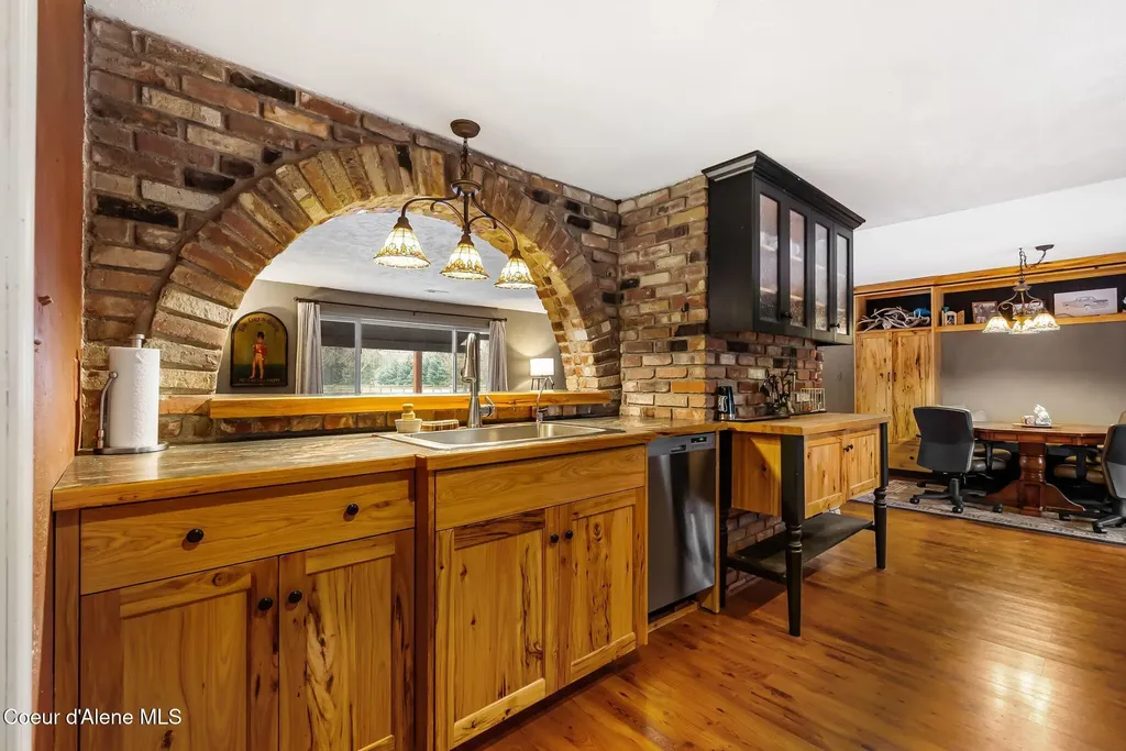 966 N Kootenai Road Sandpoint ID 83864