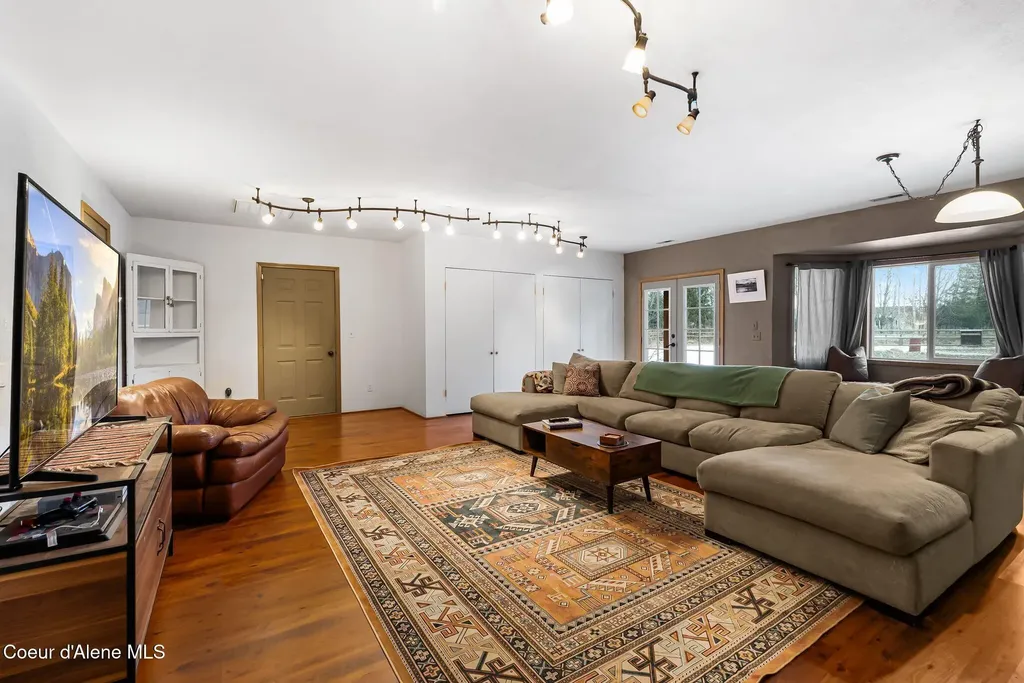 966 N Kootenai Road Sandpoint ID 83864