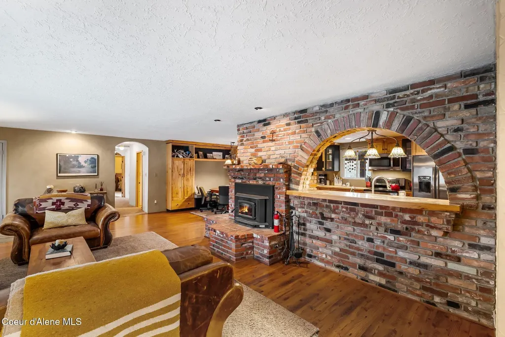 966 N Kootenai Road Sandpoint ID 83864