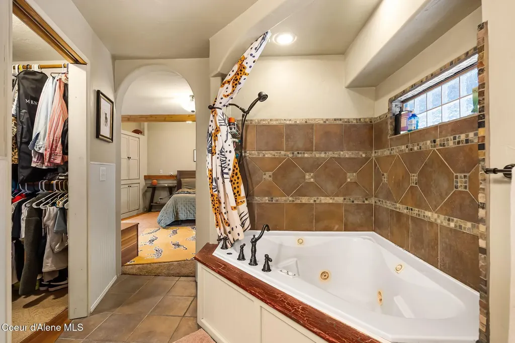 966 N Kootenai Road Sandpoint ID 83864